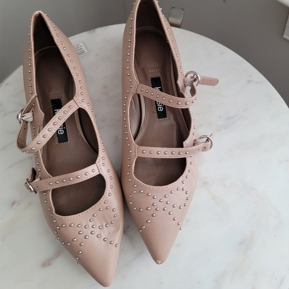 Kensie Shoes - NWOT Kensie Nasser Studed Beige Tan Shoes size 8